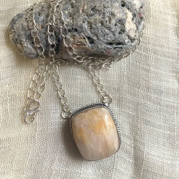 NEW Vintage Scolecite 925 Silver Necklace - Picture 1 of 4